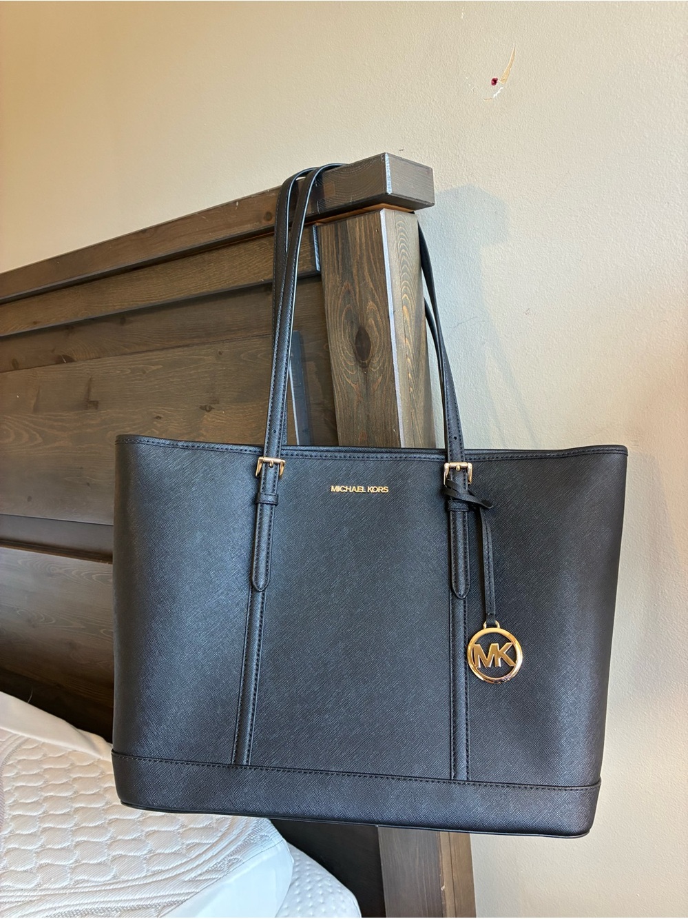 Authentic Michael Kors Black jet set Leather Saffiano Tote with Gold Accent
